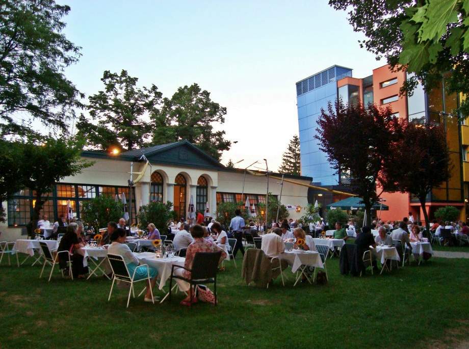 Kyriad Vienna Altmannsdorf Hotel Exterior photo